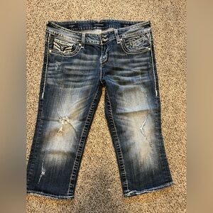 Vigoss Women's Distressed Capris 11/12